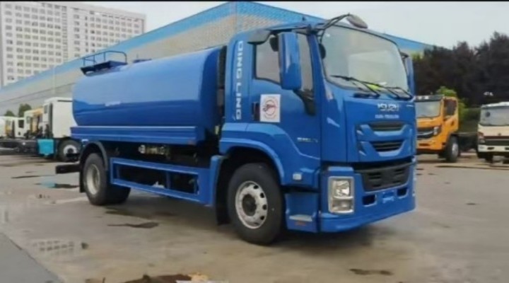 Autocisterna per acqua ISUZU GIGA da 15.000 litri
