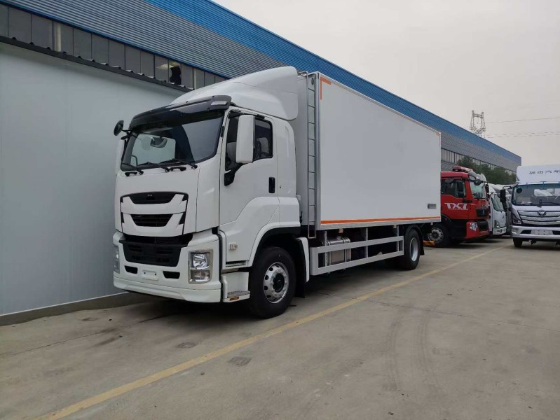 Camion refrigerato Isuzu GIGA da 10 tonnellate