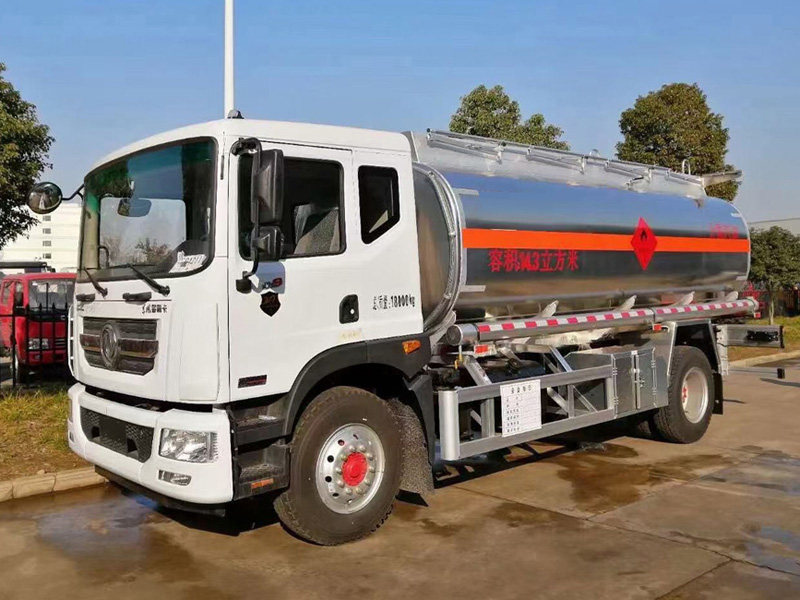 Tre situazioni in cui si verifica un rumore anomalo dalle ruote anteriori di un autocisterna in movimento che è fondamentale conoscere